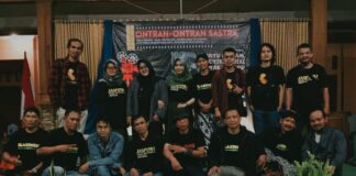 IBADAH SASTRA BUDAYA DARI PINGGIRAN DESA BANYUMAS RAYA MEMUKAU PENONTON