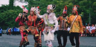 TAMPILAN WAYANG GONG, HADRAH, DRUM BAND CILIK, DAN PASKIB SEMPAT DIHALANGI GERIMIS