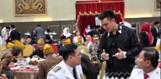 RAMAH TAMAH VETERAN DAN JANDA VETERAN USAI PERINGATAN HARI KEMERDEKAAN DIHIBUR BAIM WONG