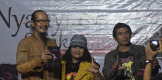 ‘NYANYIAN SAJAK CINTA’ PERSEMBAHAN TRISIA CHANDRA UNTUK IBUNDA