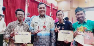 RAFII, BASRY, DAN RAHMADI SUMRINGAH USAI PELUNCURAN BUKU LALU SELFI DENGAN ADITYA