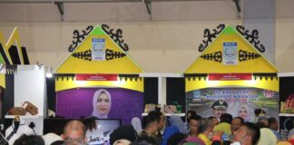 PAMERKAN 9 PRODUK UMKM, GUSTI MADE JADI SOROTAN PENGUNJUNG AUSTRALIA DAN INDIA