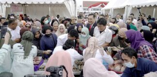 HADIRKAN 76 PEDAGANG, WARGA BANJARBARU SERBU PASAR MURAH DI MURDJANI