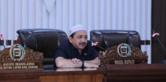 BAHAS RPJMD, WABUP BANJAR SAJIKAN LKPJ DALAM RAPAT PARIPURNA