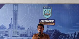 GELONTORKAN DANA 110 JUTA, BUPATI BANJAR DAN UPZ BANK KALSEL SERAHKAN BANTUAN KEBAKARAN