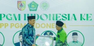 PEMKO BANJARBARU TERIMA PENGHARGAAN DARI PERSATUAN GURU MADRASYAH SE-INDONESIA