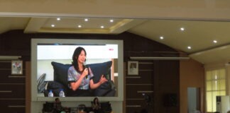 CERITA PETUALANGAN GUSTI GINA, PENULIS BUKU MENCARI SARANJANA