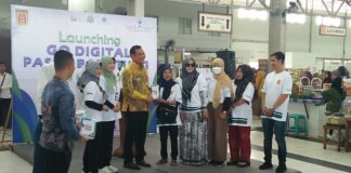 LAUNCHING GO DIGITAL, WARGA SUDAH MULAI BISA GUNAKAN QRIS KE PASAR BAUNTUNG BANJARBARU