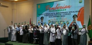 FLB 2023, RESMI DITUTUP DENGAN PELUNCURAN BUKU KOMPILASI KOMIK STRIP PELAJAR SE-BANJARBARU