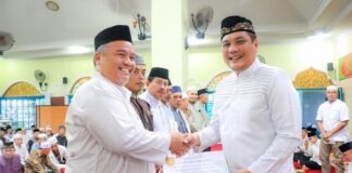 ADITYA SALURKAN HIBAH UNTUK RUMAH IBADAH DI BINA PUTRA