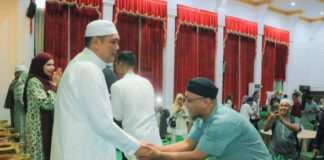 ADITYA BERSYUKUR DAN BAHAGIA BISA BERSILATURAHMI DENGAN WARGA DI HARI LEBARAN