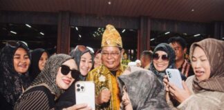 WARGA BANJAR KALBAR OBATI KERINDUAN DENGAN HALAL BIHALAL BERSAMA PAMAN BIRIN