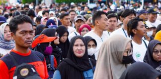PERINGATI HARI BURUH, RIBUAN WARGA BANJARBARU IKUTI ACARA JALAN SEHAT