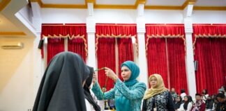 LAGI, VIVI ZUBEDI BUKA SEKOLAH GRATIS PEMBERDAYAAN PEREMPUAN