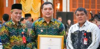 BANJARBARU RAIH SKOR INDEKS PENCEGAHAN KORUPSI TERTINGGI KALSEL, ADITYA TERIMA PENGHARGAAN KPK