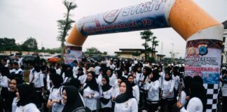 GERAK JALAN HUT KE-78 HARI BHAYANGKARA, PAMAN BIRIN BERI 8 HADIAH UMROH