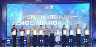 DUKUNG PENGEMBANGAN TILANG ELEKTRONIK, PAMAN BIRIN DIBERI PENGHARGAAN KAPOLRI