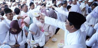 PERINGATI 10 MUHARRAM, PAMAN BIRIN BERBAGI BUBUR ASYURA