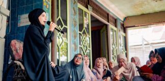 SILATURAHMI KE MAJELIS, VIVI ZUBEDI BAGIKAN ZAKAT DAN AJAK UMKM GABUNG DEKRANASDA