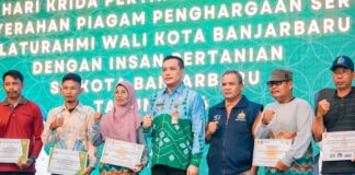 ADITYA BERKOMITMEN BANGUN PERTANIAN, BERI PENGHARGAAN PETANI BERPRESTASI