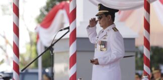 PIMPIN UPACARA HARI KEMERDEKAAN: PAMAN BIRIN: TERUS BERGERAK, MERDEKA!