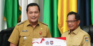 RAIH PENGHARGAAN KENDALIKAN INFLASI DAERAH, BANJARBARU TERIMA INSENTIF KEMENKEU RP5,8 M