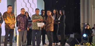 PEMRPOV KALSEL RAIH DUA PENGHARGAAN KEMENPORA RI