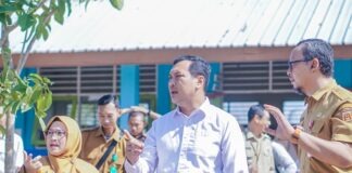 ADITYA MONITORING PEMBANGUNAN DRAINASE DAN SEJUMLAH SEKOLAH