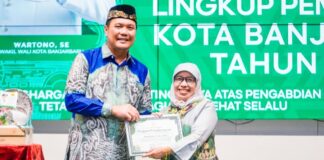 149 ASN PURNA TUGAS, ADITYA BERIKAN PIAGAM PENGHARGAAN DAN CENDERA MATA