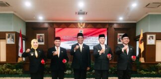 GUBERNUR KALSEL LANTIK PEJABAT SEMENTARA BUPATI DAN WALIKOTA
