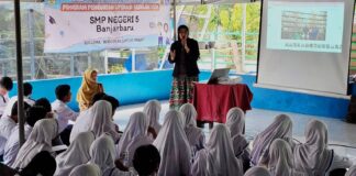 PENGUATAN LITERASI TINGKAT SMP SE-KOTA BANJARBARU LEWAT FIKSI MINI
