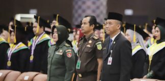 ULM WISUDA 1.300 SARJANA: AWAL PENGABDIAN UNTUK MASYARAKAT