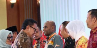 KALSEL RAIH PENGHARGAAN GAKKUM AWARD DARI KEMENDAGRI