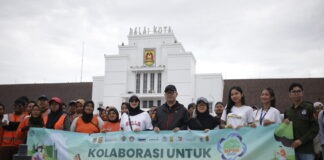 KOLABORASI INSTANSI DAN KOMUNITAS, AKSI “BAPUTIK RATIK” LAPANGAN MURDJANI KUMPULKAN 7 KANTONG SAMPAH