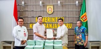 ADITYA TERIMA 1.082 SERTIFIKAT TANAH JALAN DAN FASILITAS UMUM ATAS NAMA PEMKO BANJARBARU