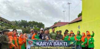 TANAM POHON BUAH DI GUNTUNG PAYUNG, ABDUL BASID: PERBAIKI LINGKUNGAN DAN SUMBER EKONOMI