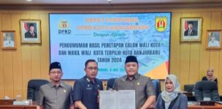 DPRD RAPAT PARIPURNA PENETAPAN LISA HALABY – WARTONO SEBAGAI WALI KOTA DAN WAKIL WALI KOTA BANJARBARU 2025-2030