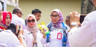 TINJAU PASAR MURAH LOKTABAT, LISA SEBUT AKAN GELAR PASAR BERSUBSIDI DI 20 KELURAHAN