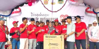 WARTONO LEPAS JALAN SEHAT HUT KE-80 KEMERDEKAAN RI DI KELURAHAN GUNTUNG MANGGIS