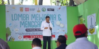 WARTONO BUKA LOMBA MEWARNAI DAN MENGGAMBAR DI HUTAN PINUS