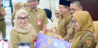 BUKA RAPAT KEPALA SEKOLAH SE-KOTA BANJARBARU, LISA INGATKAN PENTINGNYA INOVASI DAN SINERGI