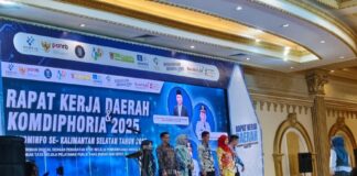 TERCEPAT PEMBENTUKAN TIM CSIRT, DISKIMINFO BANJARBARU RAIH PENGHARGAAN