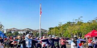 BERSAMA WARGA, LISA IKUT SENAM DAN MELEPAS PESERTA GOWES BARENG DI HAORNAS 2025
