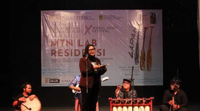 KETIKA NISSA RENGGANIS KEMBALI SEBAGAI PENYAIR DI MTN SASTRA X WABUL SAWI FESTIVAL