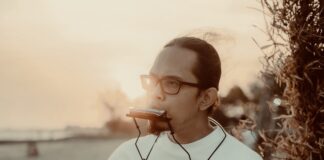 “BARU KEMARIN”; SINGLE TERBARU PUJA MANDELA TENTANG WAKTU YANG CEPAT BERLALU