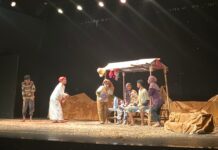 FESTIVAL TEATER BAHASA BANJAR II (1): WAHAI NAF’S, APA ITU BAHAGIA?