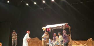 FESTIVAL TEATER BAHASA BANJAR II (1): WAHAI NAF’S, APA ITU BAHAGIA?